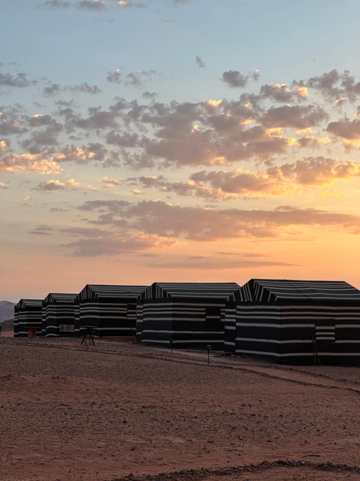 Wadirum Sunset Camp Hotell Wadi Rum Exteriör bild