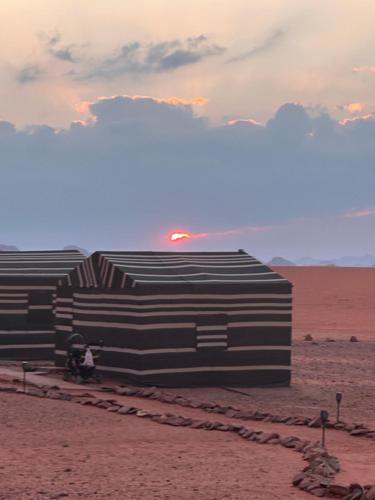 Wadirum Sunset Camp Hotell Wadi Rum Exteriör bild